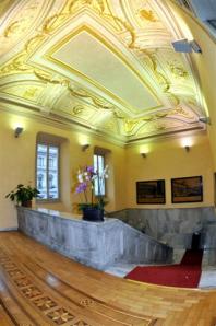 1 Circolo scalone ingresso 0 - Milano Photofestival